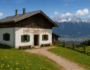 Höttinger Alm mit Alpenblick